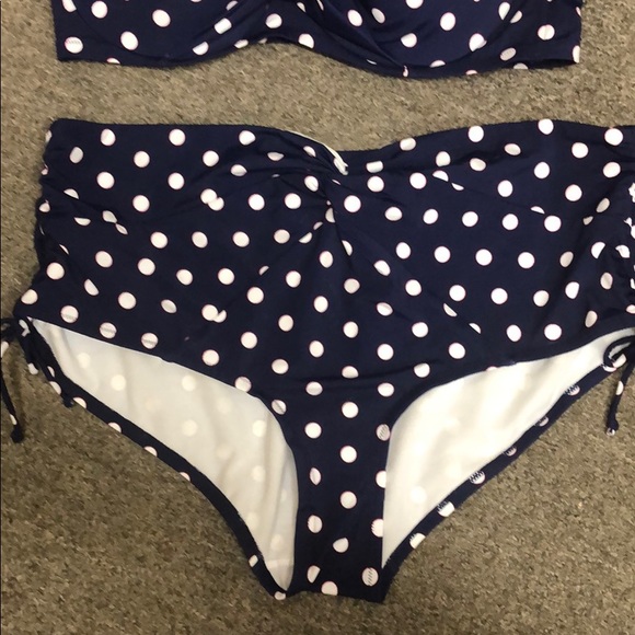 Bikini - Picture 2 of 6